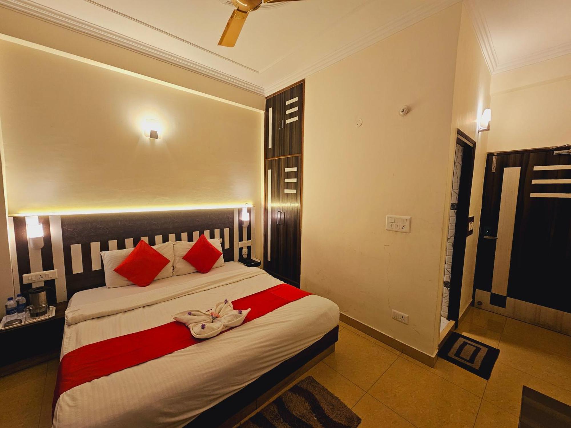 Hotel Kasauli View !! Balcony Rooms ! Terrace ! Restaurant ! Main Highway ! Garden !! Exterior photo