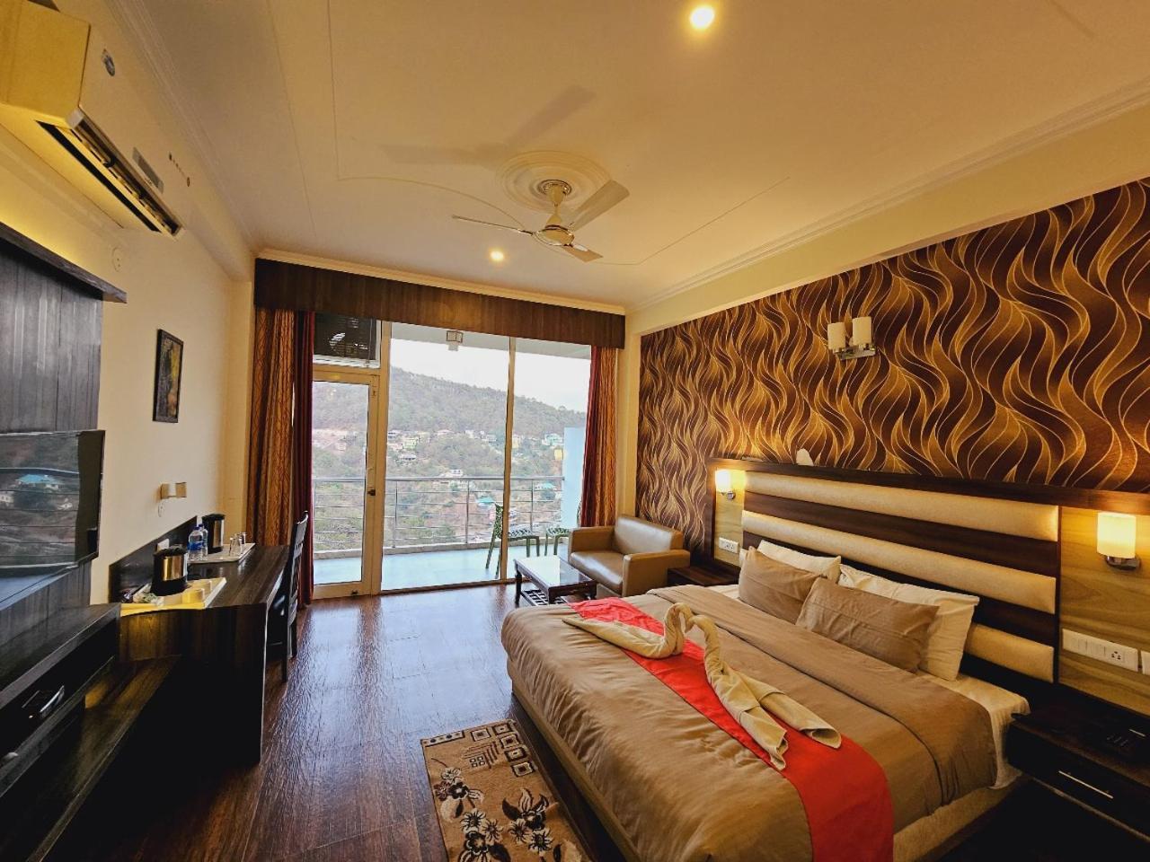 Hotel Kasauli View !! Balcony Rooms ! Terrace ! Restaurant ! Main Highway ! Garden !! Exterior photo