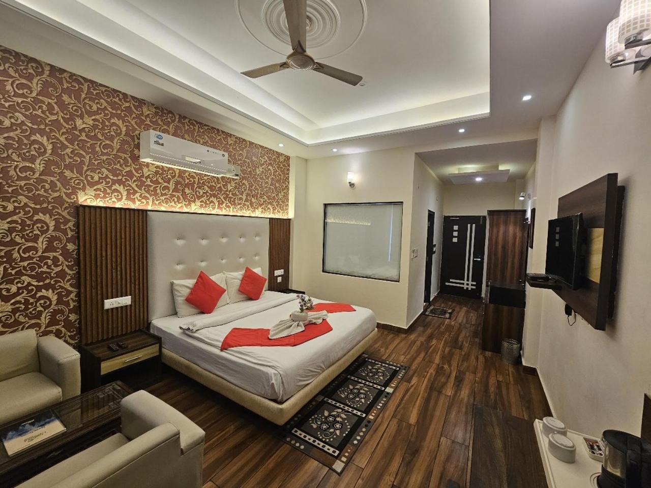 Hotel Kasauli View !! Balcony Rooms ! Terrace ! Restaurant ! Main Highway ! Garden !! Exterior photo