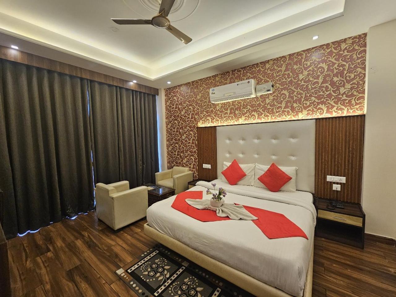 Hotel Kasauli View !! Balcony Rooms ! Terrace ! Restaurant ! Main Highway ! Garden !! Exterior photo