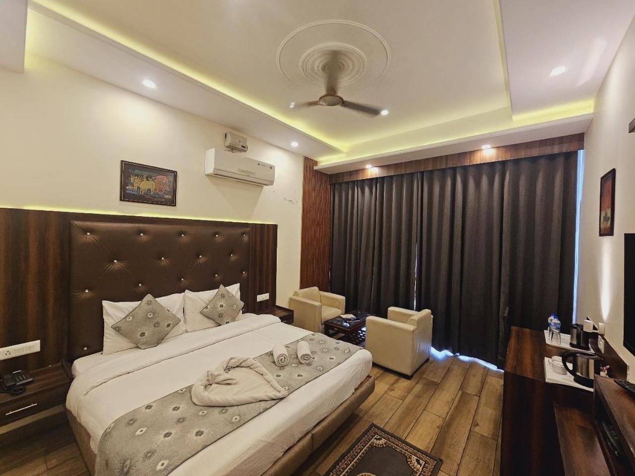 Hotel Kasauli View !! Balcony Rooms ! Terrace ! Restaurant ! Main Highway ! Garden !! Exterior photo