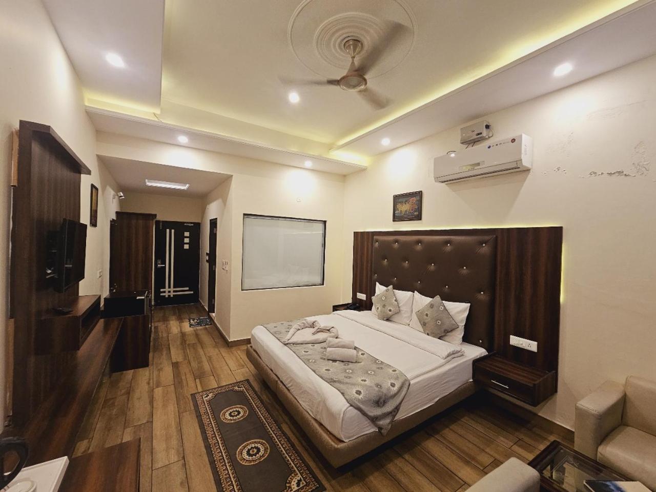 Hotel Kasauli View !! Balcony Rooms ! Terrace ! Restaurant ! Main Highway ! Garden !! Exterior photo
